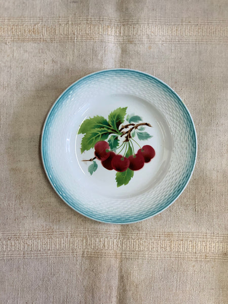 assiette dessert Saint Amand fruits prunes fraises groseilles cerises faience ancienne 