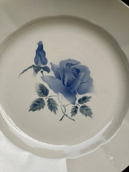 Grand plat rond en faïence, Digoin Sarreguemines "rose bleue"