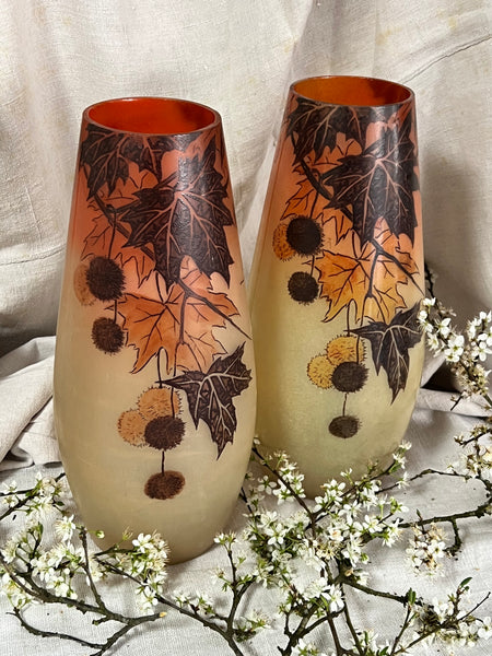 Paire de vases émaillés décor paysagé, Jem